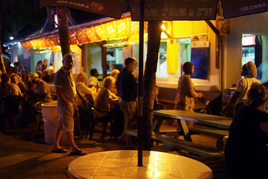 Bridgetown: Oistins reservation with drink & return transfer - Pickup from Bridgetown and the ride south